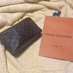 AUTHENTIC LV VINTAGE MONOGRAM TROUSSE TOILETRY POUCH 28 WITH LV BAG INCLUDED!!